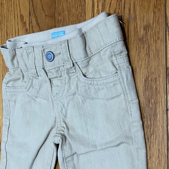Place Kid's Shorts Size 0-3 Months (PRE-LOVED) - Picture 2 of 7